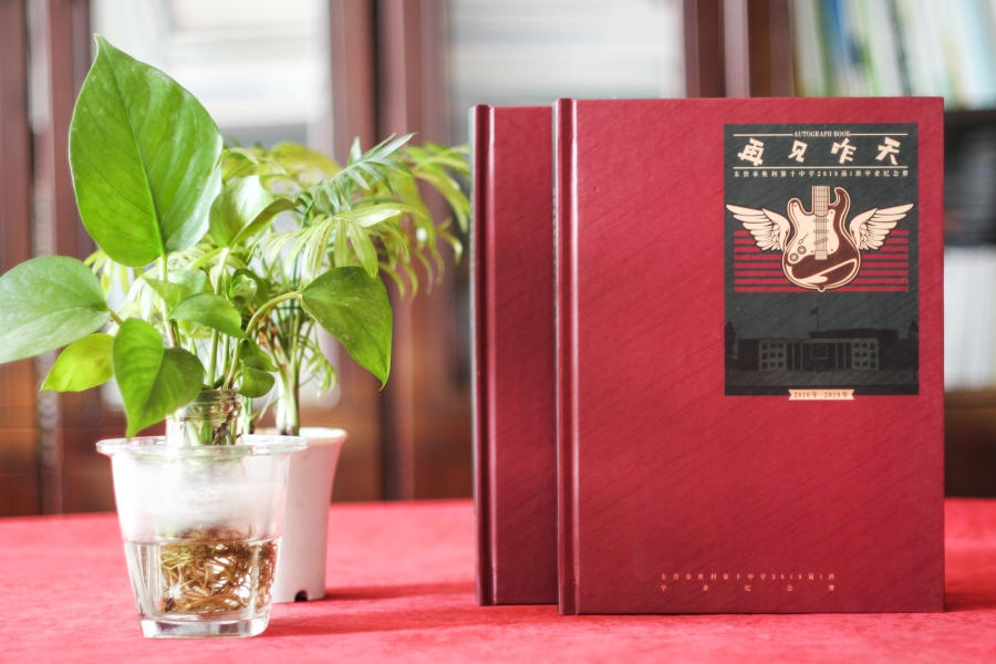 畢業(yè)紀念冊設計價格-做一本畢業(yè)相冊多少錢